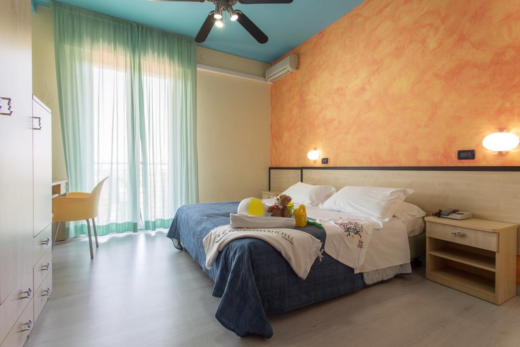 Hotel New Castle Чезенатико Номер фото