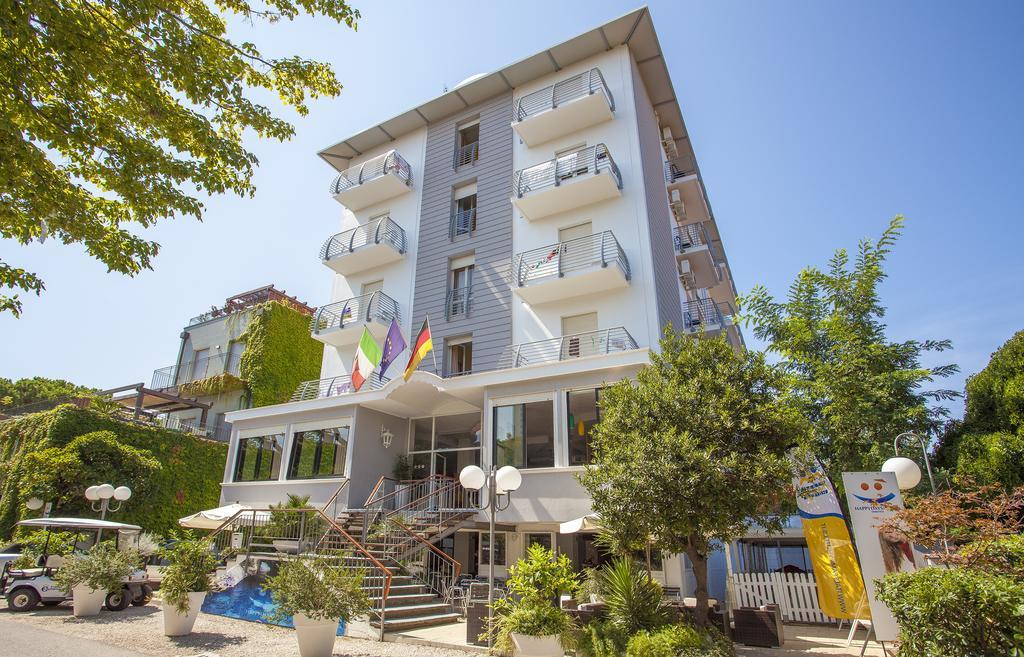 Hotel New Castle Чезенатико Экстерьер фото