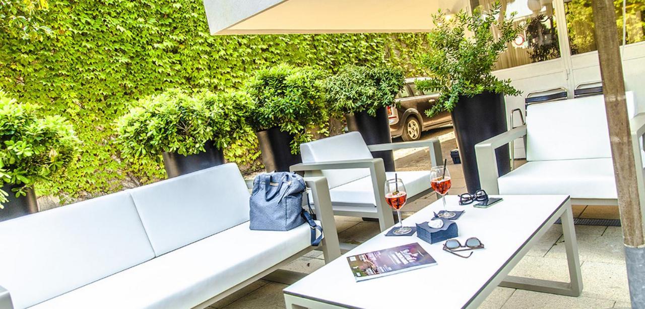 Hotel New Castle Чезенатико Экстерьер фото