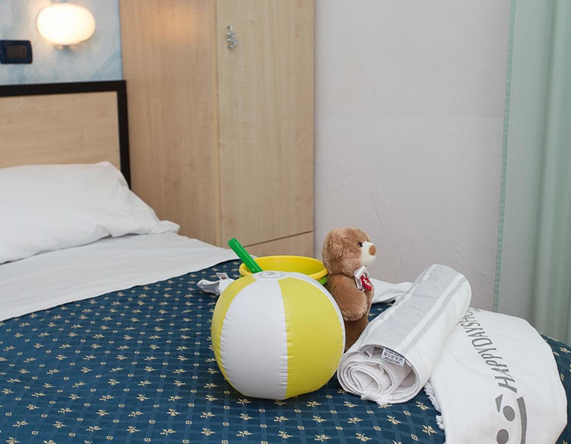 Hotel New Castle Чезенатико Экстерьер фото